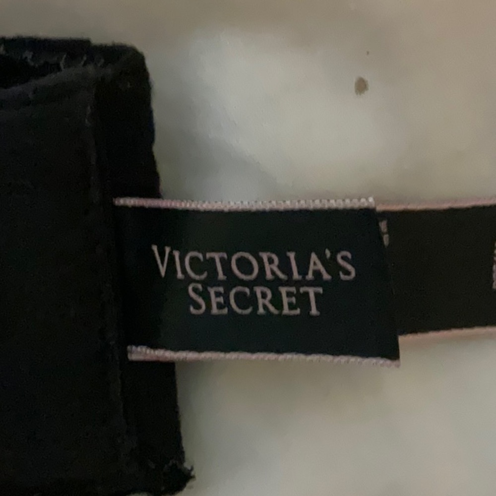 Victoria’s Secret dream Angels multiway, strapless bra. Black with lace details - Picture 3 of 4